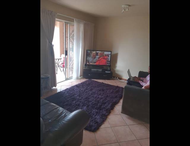 2 BEDROOM PROPERTY TO RENT IN MOOIKLOOF RIDGE ESTATE